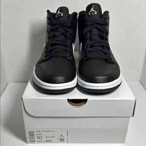 NIB Jordan 1 Mid Black White (Women's) - BQ6472-011 - US DS deadstock